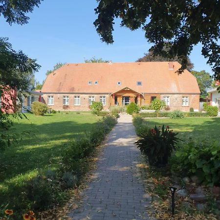Hotelpension Pfarrhaus Alt Schwerin Exterior foto